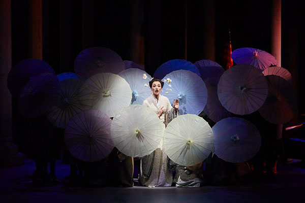 BOSek Omanera bidaiatuko du, Madama Butterfly interpretatzeko